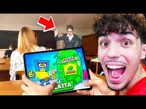 ECCO COSA SUCCEDE se GIOCHI A BRAWL STARS in CLASSE!!😱📒 (rischioso!)