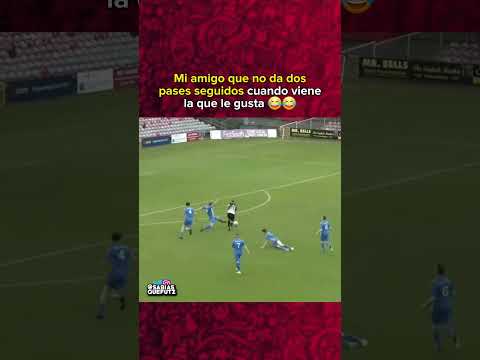 😯 Mi amigo que no da dos pases seguidos cuando... 😂😂 | #football #footballshorts #futbol #soccer