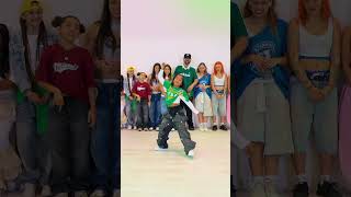 Les presento a Mía , nueva integrante de Ayman , le tocó bailar sola 😱