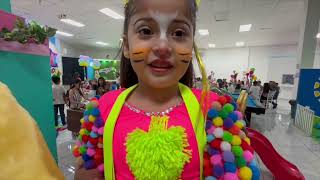La maquillamos de gatita