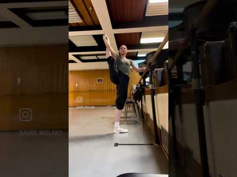 Ballet Barre Workout with Intermezzo Ballerina Avril Wieland