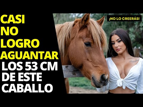 Esta Niña se Quedó a Solas con su Caballo y Casi no Logra Aguantar los 53 Centlmetros del Animal