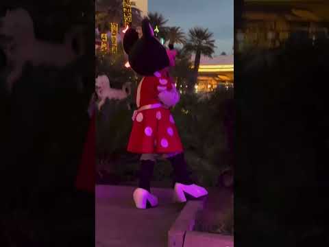 Minnie Mouse result贸 ser hombre y bigoton en Disney, el padrino enoja #humor #elpadrino #comedia