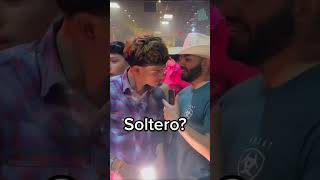 Poniendo una morenita a bailar