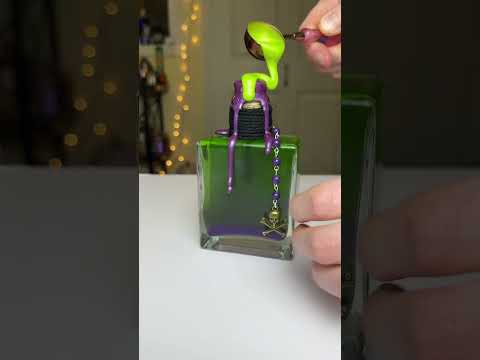 Bottling & decorating my new Potion of Poison decorative bottle, up now in my shop!