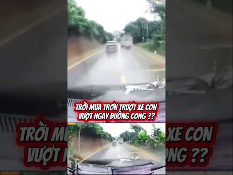 Trời mưa trơn trượt xe con vượt ngay đường cong ??