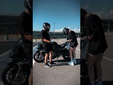 Она уже заглушку заднего сиденья купила 😱 Футболка АРТ: 209322450 с принтом, 208445635 без принта