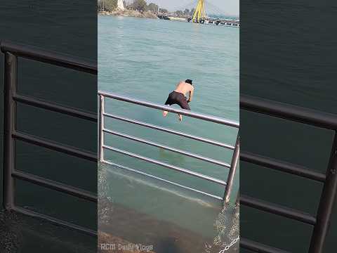 लड़के ने लगाई गंगा जी मे छलांग? #Shorts #Haridwar #HarkiPauri
