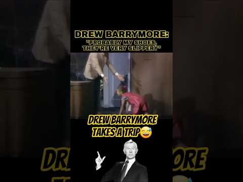 Johnny Carson gives Drew Barrymore a hand😅 #shorts #johnnycarson #drewbarrymore