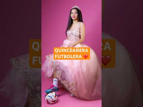 La quinceañera quería una foto especial ⚽️ #fotoestudio #quinceañera