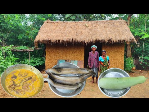 this RAINY SEASON 80years old grandma cooking SNAKE FISH CURRY and eat || village lifestyle in RAIN 