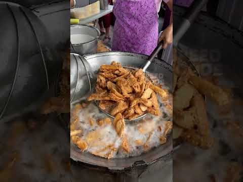 Famous grandma deep fried crispy banana in local - Pa Je HuaHin Prachuabkirikhun province