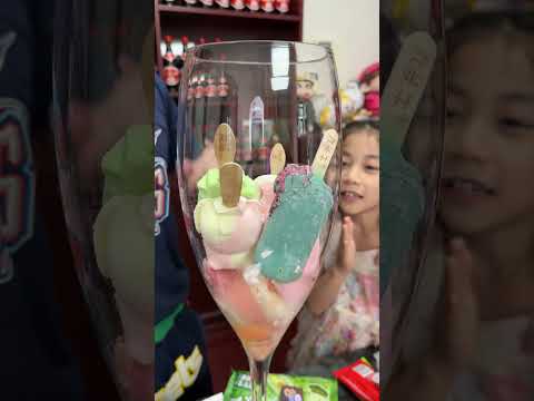 爸爸搞出巨无霸冰淇淋杯！女儿看到眼睛都亮了！妈妈：这冰欺凌比我人还高【东东一家】