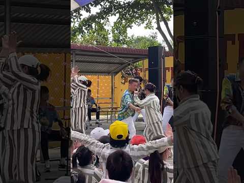 Mr Đàm nhảy cha cha cha trên nền nhạc EDM cực sung với các bóng hồng trại giam