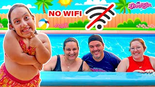 Maria Clara se diverte na Piscina sem WIFI - MC Divertida