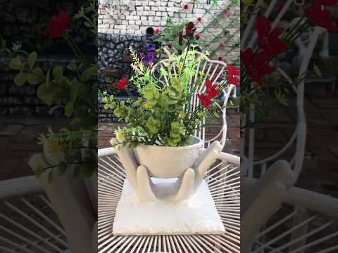 Hands that hold life 🌱✨ Handmade vase full of love🖐️🌸🌿#shorts#handmadevase#diyvase#homedecordiy#diy