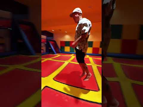 Esse predio no Japão é um parque de diversões!