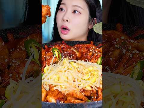 매콤 철판쭈꾸미볶음 🐙🔥 주먹밥 날치알마요 <strong>콩나물</strong> 듬뿍 올려서 먹방! Spicy Stir-fried Baby Octopus! K-food ❤️