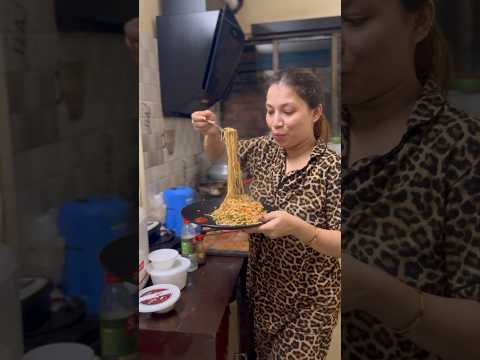 Egg Chicken Noodles banake khane ka maan kia bohot aj😋 #shorts #minivlog #dailyvlog