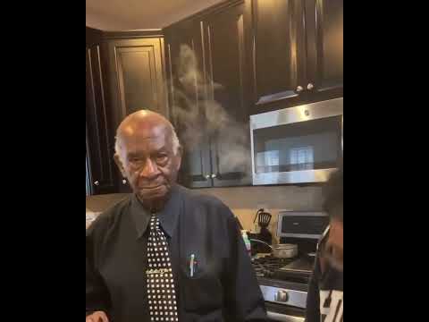 GRANDDADDY LEARNS HOW TO USE HIS V&PE PEN!!!