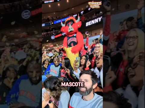 O Mascote Lançou Pipoca Para Todos‼️