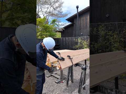 自社で制作している、外壁材の焼杉。主に西日本で使われてきた、潮風に耐える知恵の賜物です。#vegahouse#注文住宅#家作り#焼杉