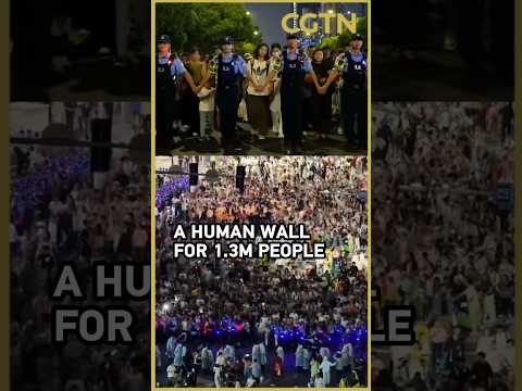 Human wall moves 1.3 million people out of fireworks show safely