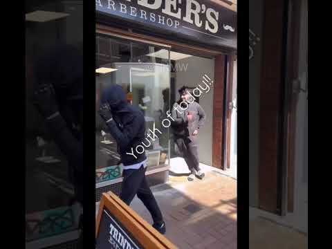 Barber Shop UK : This Happened Yesterday In Front Of Busy Shoppers | Banbury 🇬🇧#UKMW#shorts