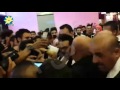 تدافع الجماهير اللبنانية حول تامر حسني خلال حضوره عرض فيلم 