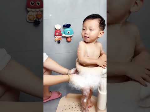 ▶️ How to bathe a baby safely at home - Duck-Shaped Non Slip Baby Bath Rack Stand