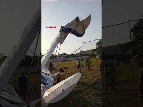 Aeronave de pequeno porte cai em área residencial de Nova Iguaçu, RJ #shorts