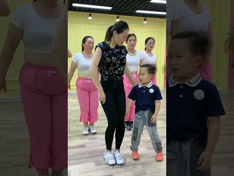 Basic exercises taught by a cute son! World's No. 1 Diet Genius #dance #dietition #dieties #shorts