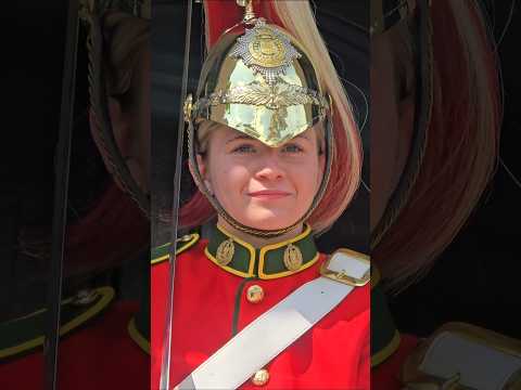 BEAUTIFUL CANADIAN KINGS GUARD #Canada