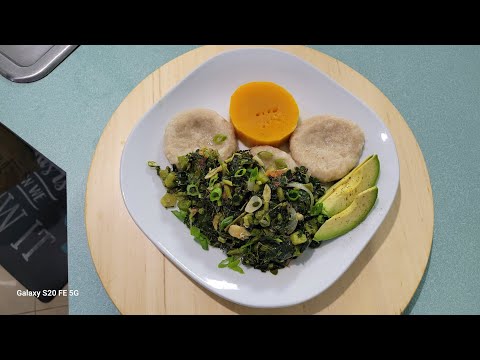 USING MORINGA LEAVES AND CALLALOO FROM MY BACKYARD FOR BREAKFAST #recipe #backyard