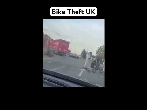 DashCam UK : Man Attempted Stolen Bike Recovery & Machete Slash’s Tyre 🇬🇧 #UKMW#shorts