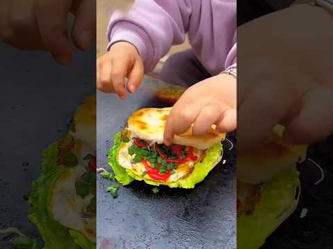 Chinese burger Fried eggs with tomato sauce