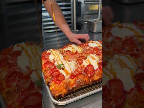My NEW FAVORITE PIZZA SHOP in NYC! 🍕🤤 Slicehaus in Greenwich Village! Who’s hungry? #DEVOURPOWER