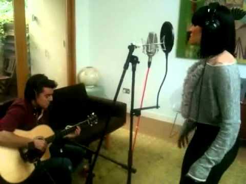 Jessie J singing Do It Like A Dude - acoustic