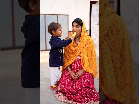 Rudra ne mama ko icecream🍦khilaya #icecream #maa #shorts