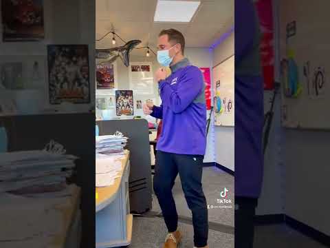 Student embarrasses teacher in class ?