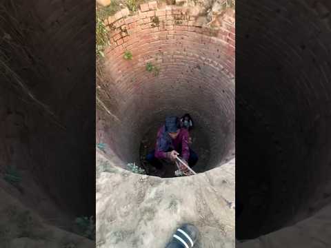 एक छोटे बच्चे का बैग कुआ में गिर गया फिर जो हुआ😭😭😭#shorts#shortsfeed#trending#1million