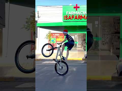 CAIU NO GRAU DE BIKE NO MELHOR LUGAR PRA CAIR
