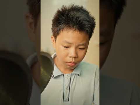Khi Tôi Nuôi Con Gà Như Thù Cưng Ở Trong Nhà