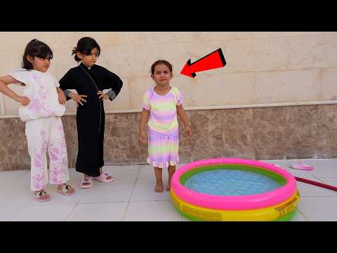 الاخوات مايبون البنت الصغيره تلعب !!