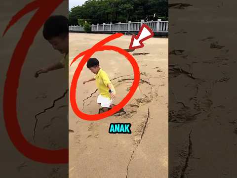 Ketika berjalan di pasir pantai #shorts