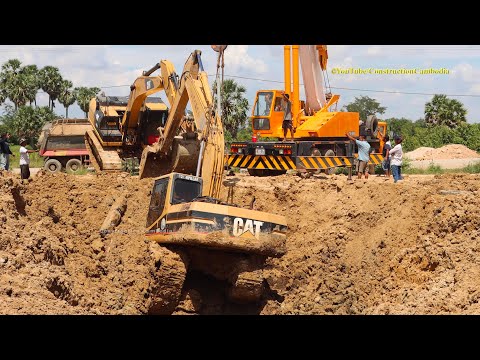 Excavator stuck in deep mud and wheel chain out recovery by Crane, Excavator