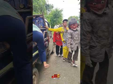 Dedenya ketakutan sama can macanan sampe naik ke mobil