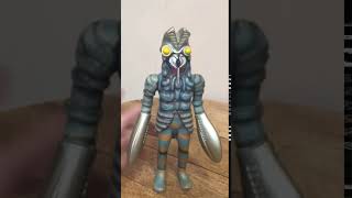 BALTAN LAUGH - Demo of Vintage Tsuburaya Bandai Ultraman 1996 BALTAN With Sound FX Figure