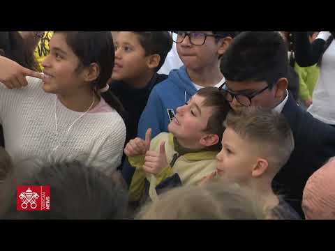 I bambini del Dispensario Santa Marta festeggiano con Papa Francesco i suoi 88 anni