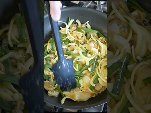 韓国料理の定番レシピ！海鮮チヂミの作り方　 #料理 #韓国料理　#shorts